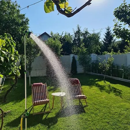 Vilă The House - Jacuzzi & Garden Escape *