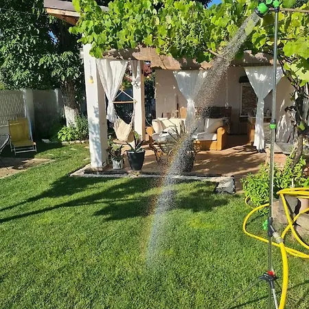 The House - Jacuzzi & Garden Escape Villa *