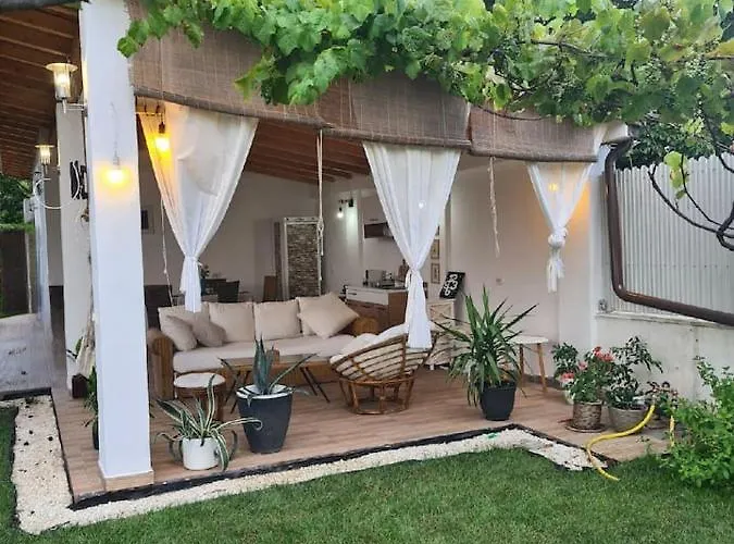 The House فيلة *